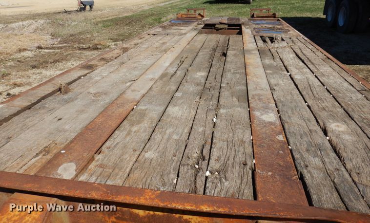 image for item IM9946 2000 Dyna Weld  equipment trailer