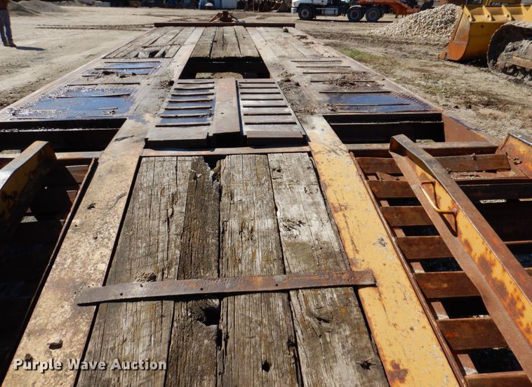 image for item IM9946 2000 Dyna Weld  equipment trailer