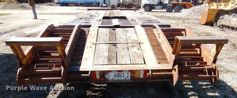 image for item IM9946 2000 Dyna Weld  equipment trailer