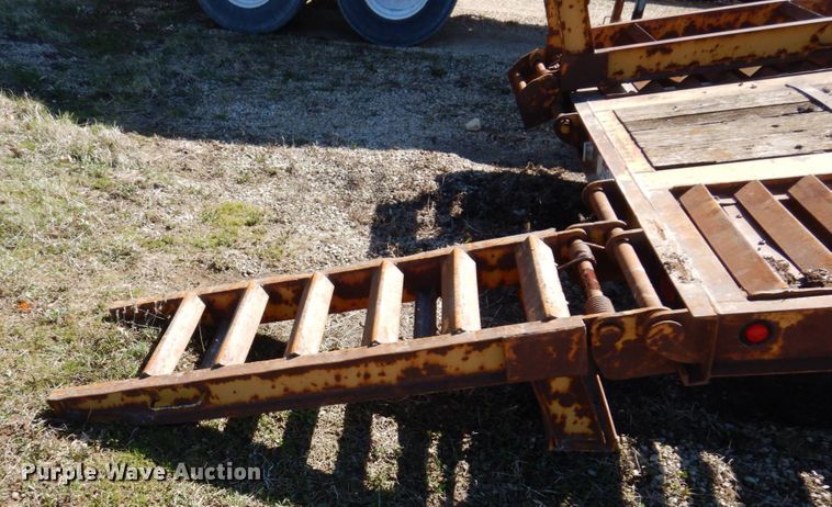 image for item IM9946 2000 Dyna Weld  equipment trailer