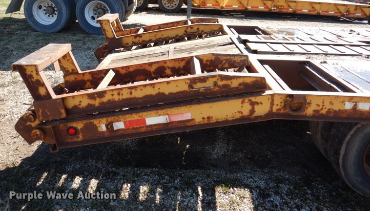 image for item IM9946 2000 Dyna Weld  equipment trailer
