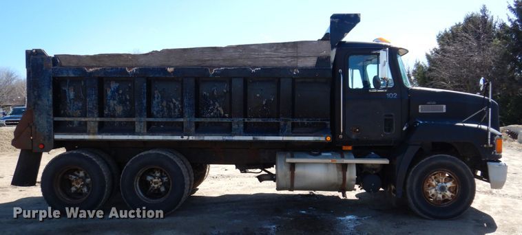 image for item IM9947 1994 Mack CH600  dump truck