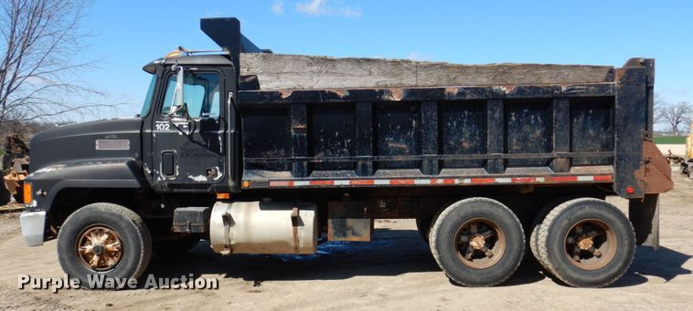 image for item IM9947 1994 Mack CH600  dump truck