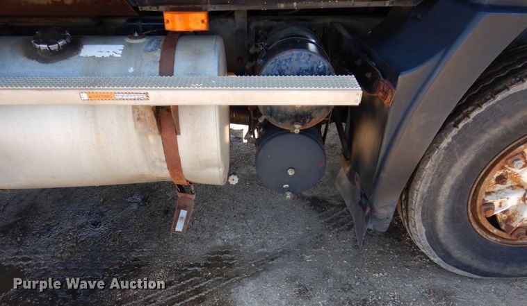 image for item IM9947 1994 Mack CH600  dump truck