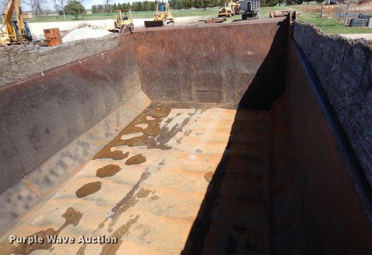 image for item IM9947 1994 Mack CH600  dump truck