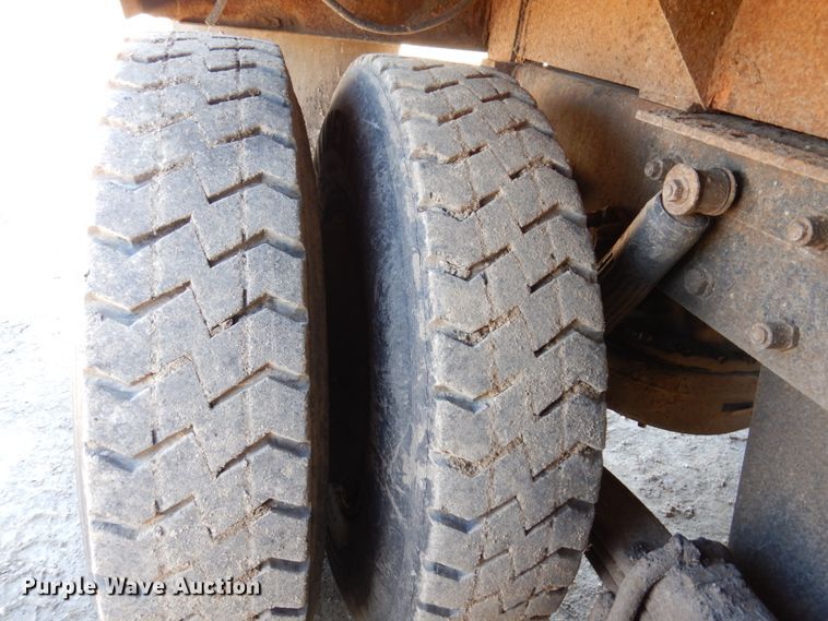 image for item IM9947 1994 Mack CH600  dump truck