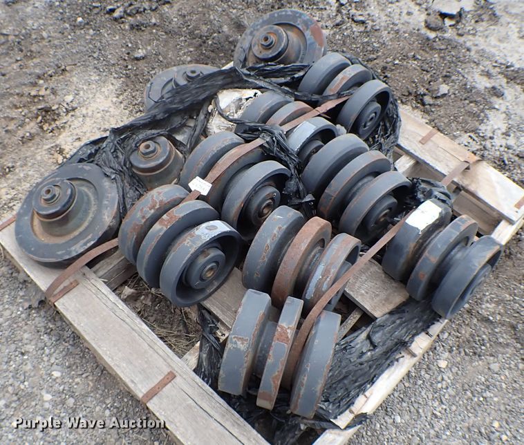 Bobcat track rollers in Edmond, OK Item IY9217 sold Purple Wave