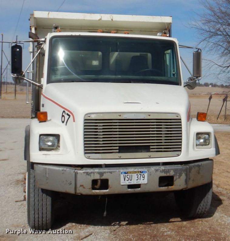 image for item JJ9305 2000 Freightliner FL80  dump truck