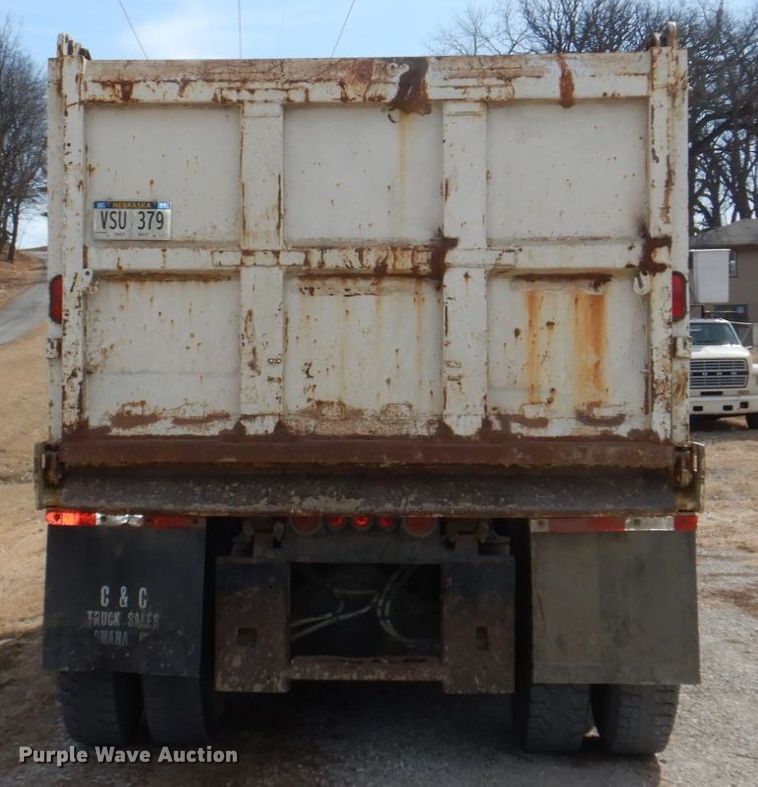 image for item JJ9305 2000 Freightliner FL80  dump truck