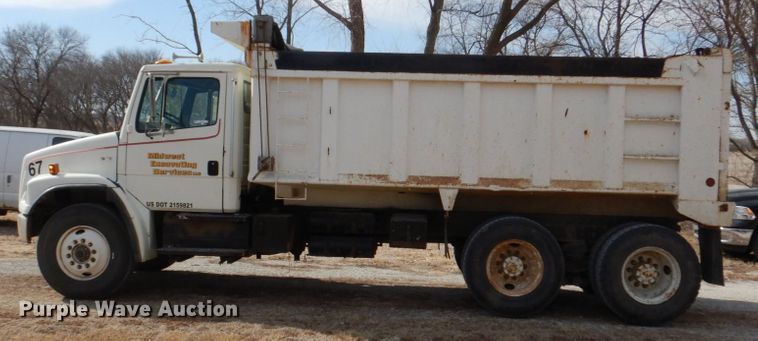 image for item JJ9305 2000 Freightliner FL80  dump truck