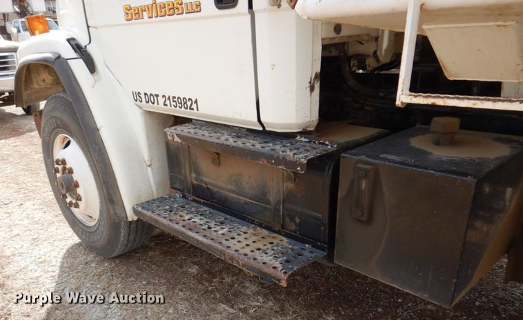 image for item JJ9305 2000 Freightliner FL80  dump truck