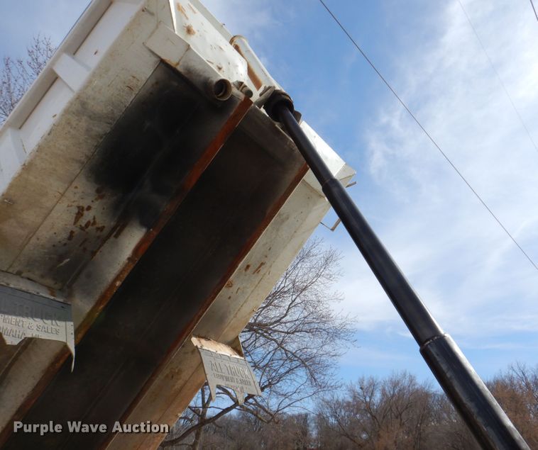 image for item JJ9305 2000 Freightliner FL80  dump truck