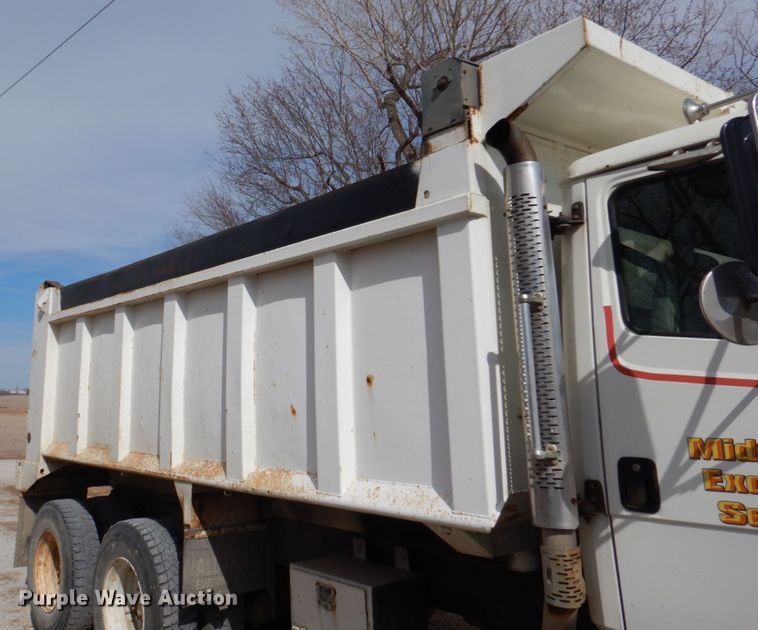 image for item JJ9305 2000 Freightliner FL80  dump truck