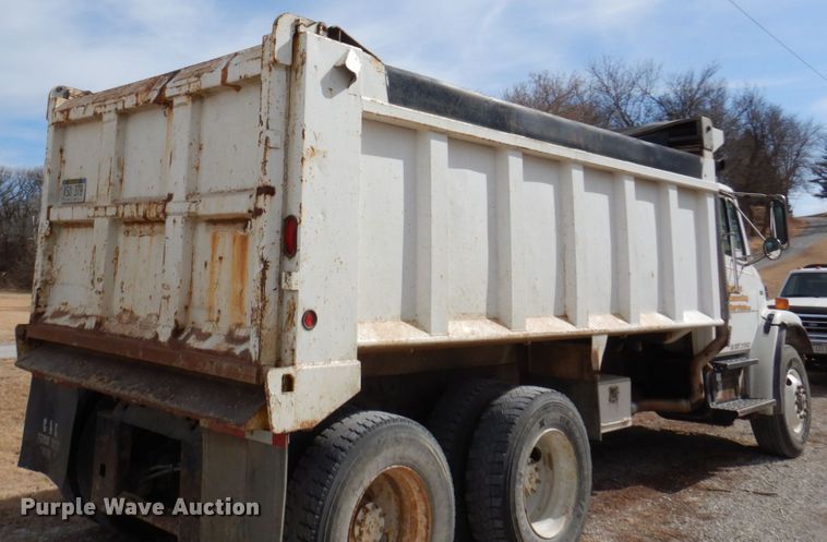 image for item JJ9305 2000 Freightliner FL80  dump truck