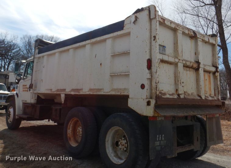 image for item JJ9305 2000 Freightliner FL80  dump truck