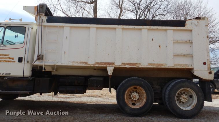 image for item JJ9305 2000 Freightliner FL80  dump truck