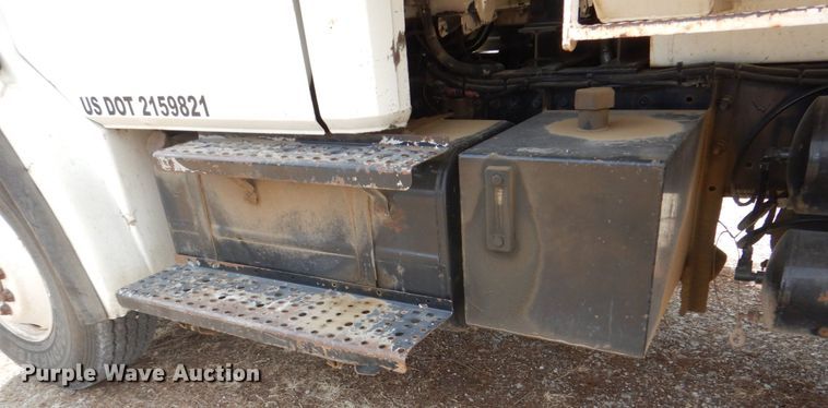 image for item JJ9305 2000 Freightliner FL80  dump truck