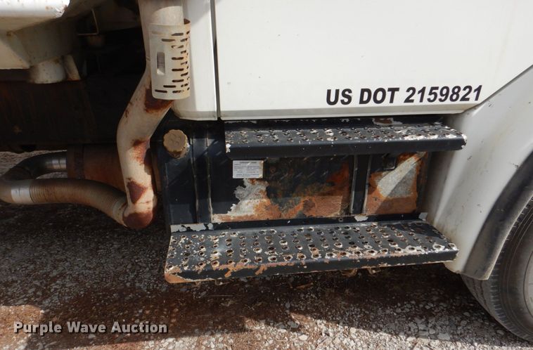 image for item JJ9305 2000 Freightliner FL80  dump truck