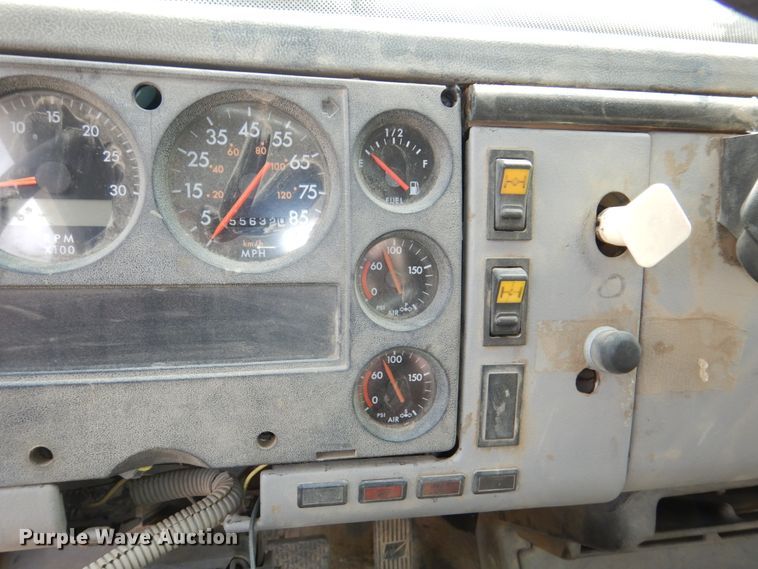 image for item JJ9305 2000 Freightliner FL80  dump truck