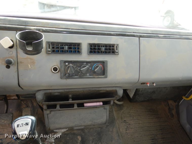 image for item JJ9305 2000 Freightliner FL80  dump truck