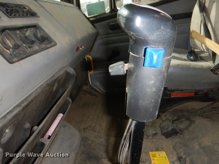 image for item JJ9305 2000 Freightliner FL80  dump truck