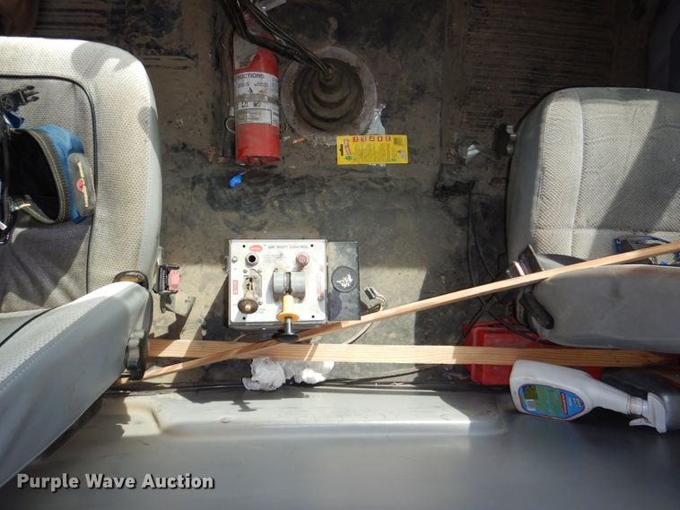 image for item JJ9305 2000 Freightliner FL80  dump truck