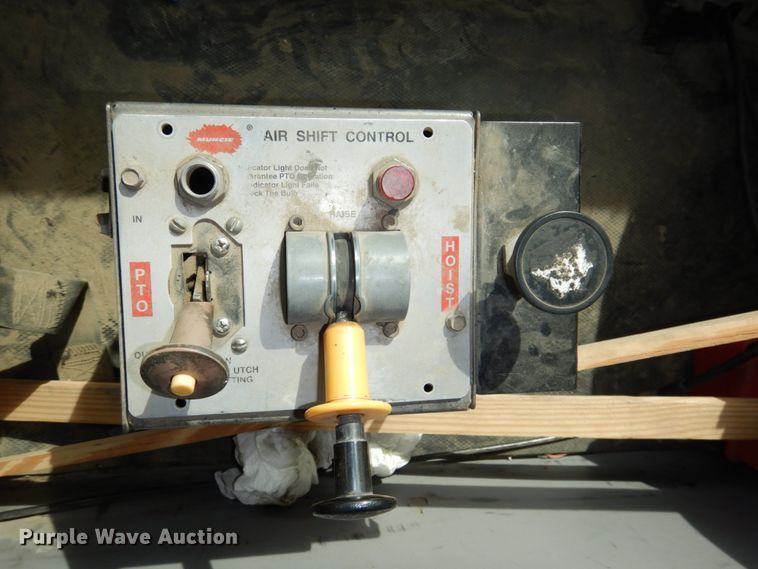 image for item JJ9305 2000 Freightliner FL80  dump truck