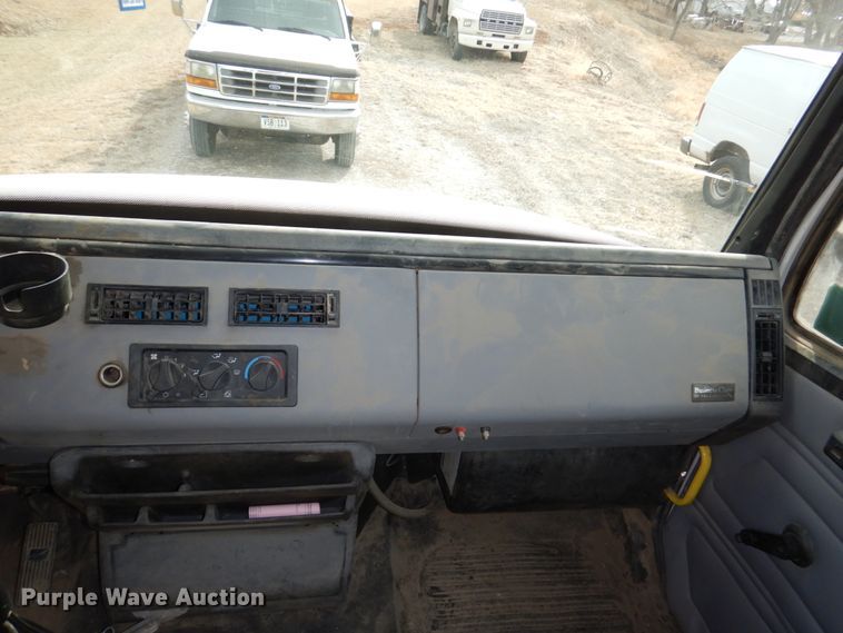 image for item JJ9305 2000 Freightliner FL80  dump truck