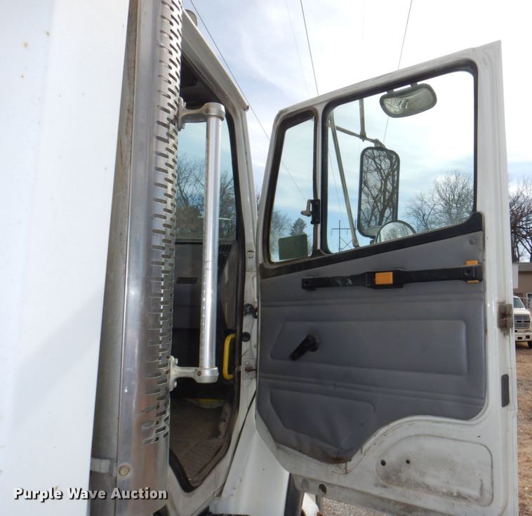 image for item JJ9305 2000 Freightliner FL80  dump truck
