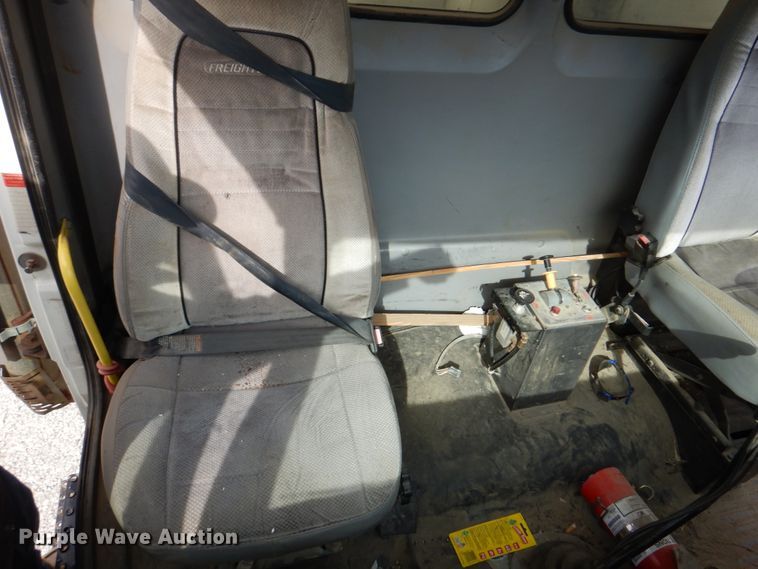 image for item JJ9305 2000 Freightliner FL80  dump truck