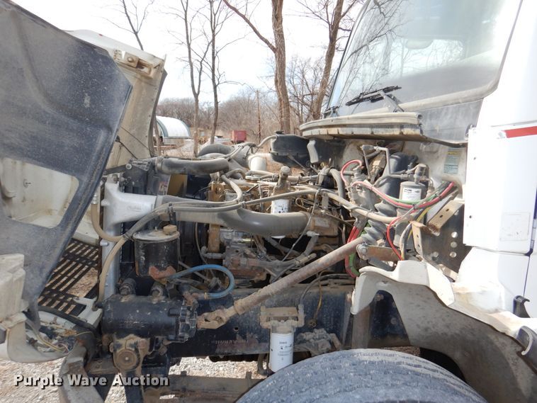 image for item JJ9305 2000 Freightliner FL80  dump truck