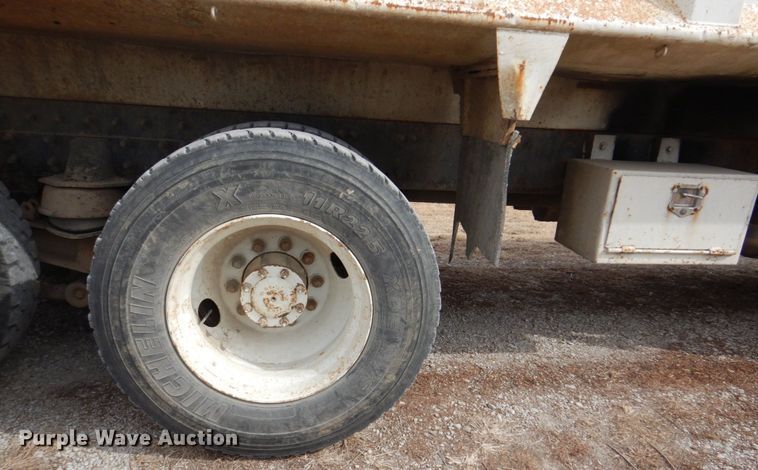 image for item JJ9305 2000 Freightliner FL80  dump truck