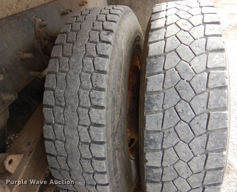 image for item JJ9305 2000 Freightliner FL80  dump truck