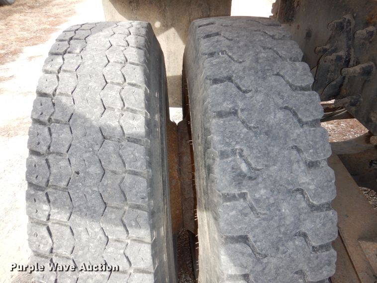 image for item JJ9305 2000 Freightliner FL80  dump truck