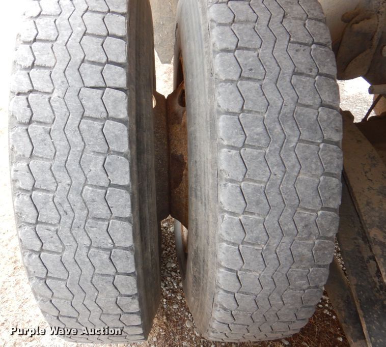 image for item JJ9305 2000 Freightliner FL80  dump truck