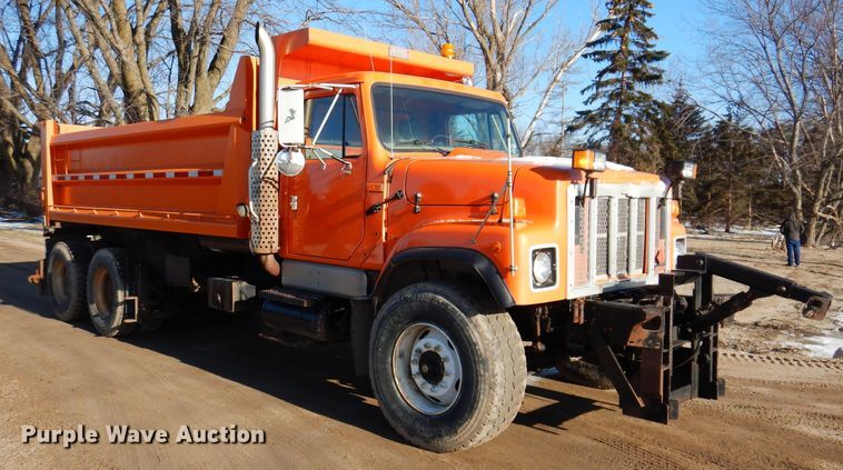 image for item JK9423 2000 International 2554  dump truck