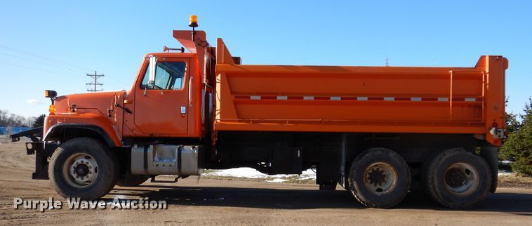 image for item JK9423 2000 International 2554  dump truck