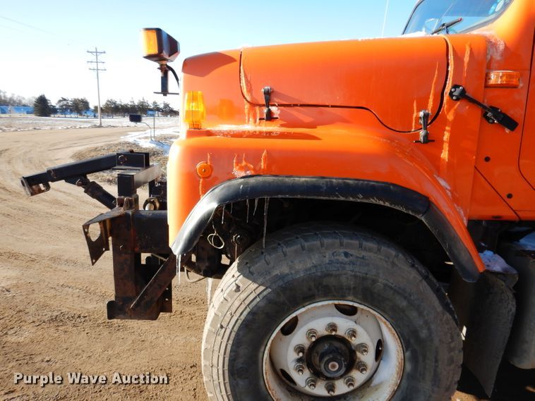 image for item JK9423 2000 International 2554  dump truck