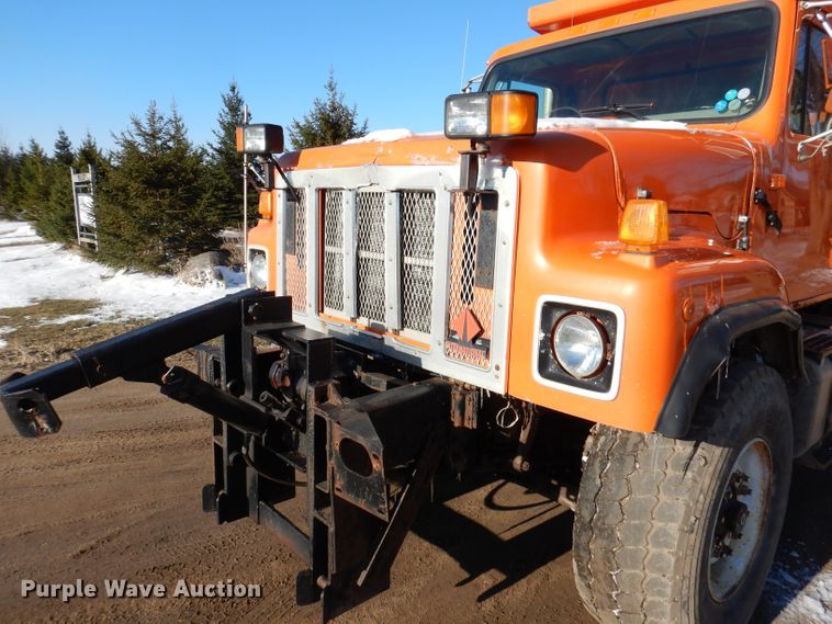 image for item JK9423 2000 International 2554  dump truck