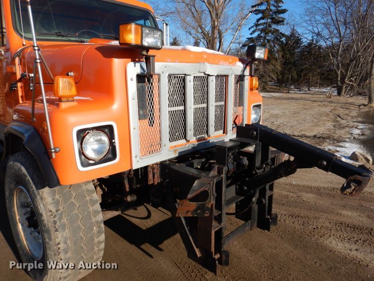 image for item JK9423 2000 International 2554  dump truck