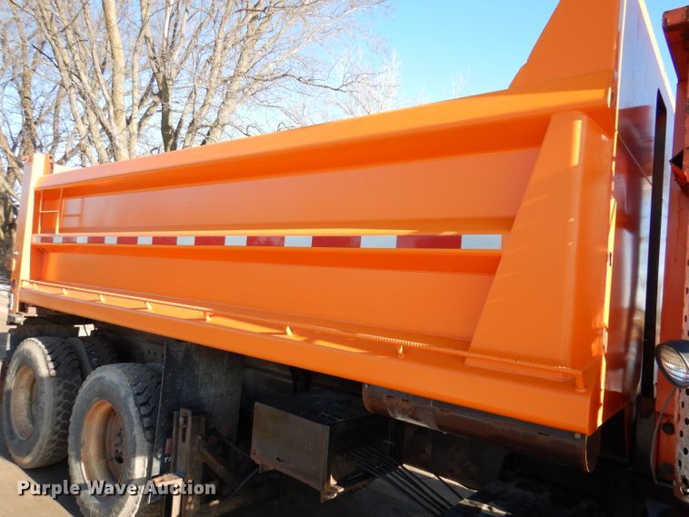 image for item JK9423 2000 International 2554  dump truck