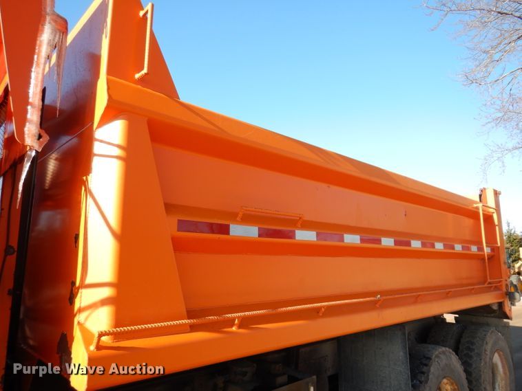 image for item JK9423 2000 International 2554  dump truck