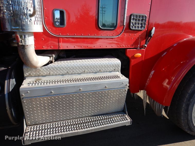 image for item JK9424 2011 Peterbilt 367  dump truck