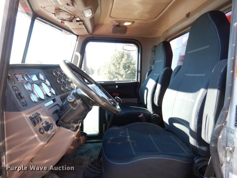 image for item JK9424 2011 Peterbilt 367  dump truck