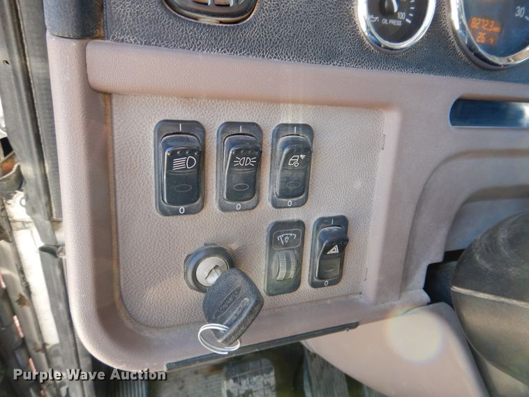 image for item JK9424 2011 Peterbilt 367  dump truck