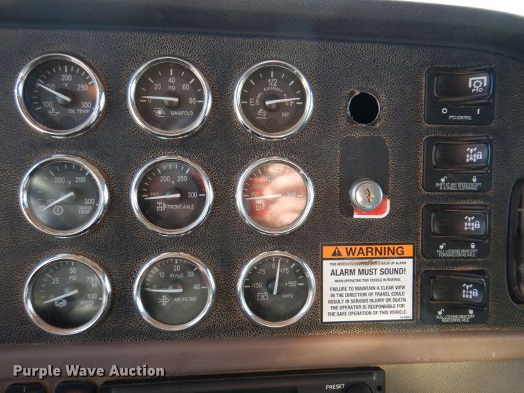 image for item JK9424 2011 Peterbilt 367  dump truck