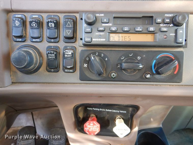 image for item JK9424 2011 Peterbilt 367  dump truck