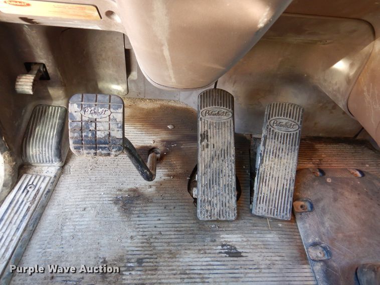 image for item JK9424 2011 Peterbilt 367  dump truck