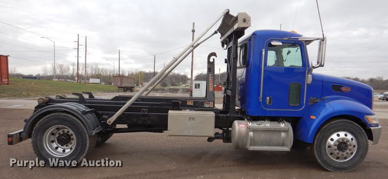 image for item JK9434 2007 Peterbilt 335  hook lift truck