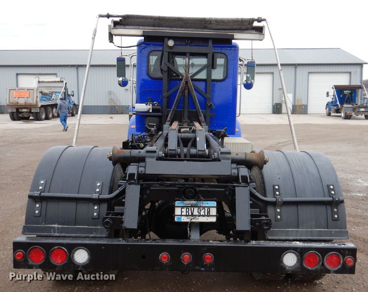 image for item JK9434 2007 Peterbilt 335  hook lift truck